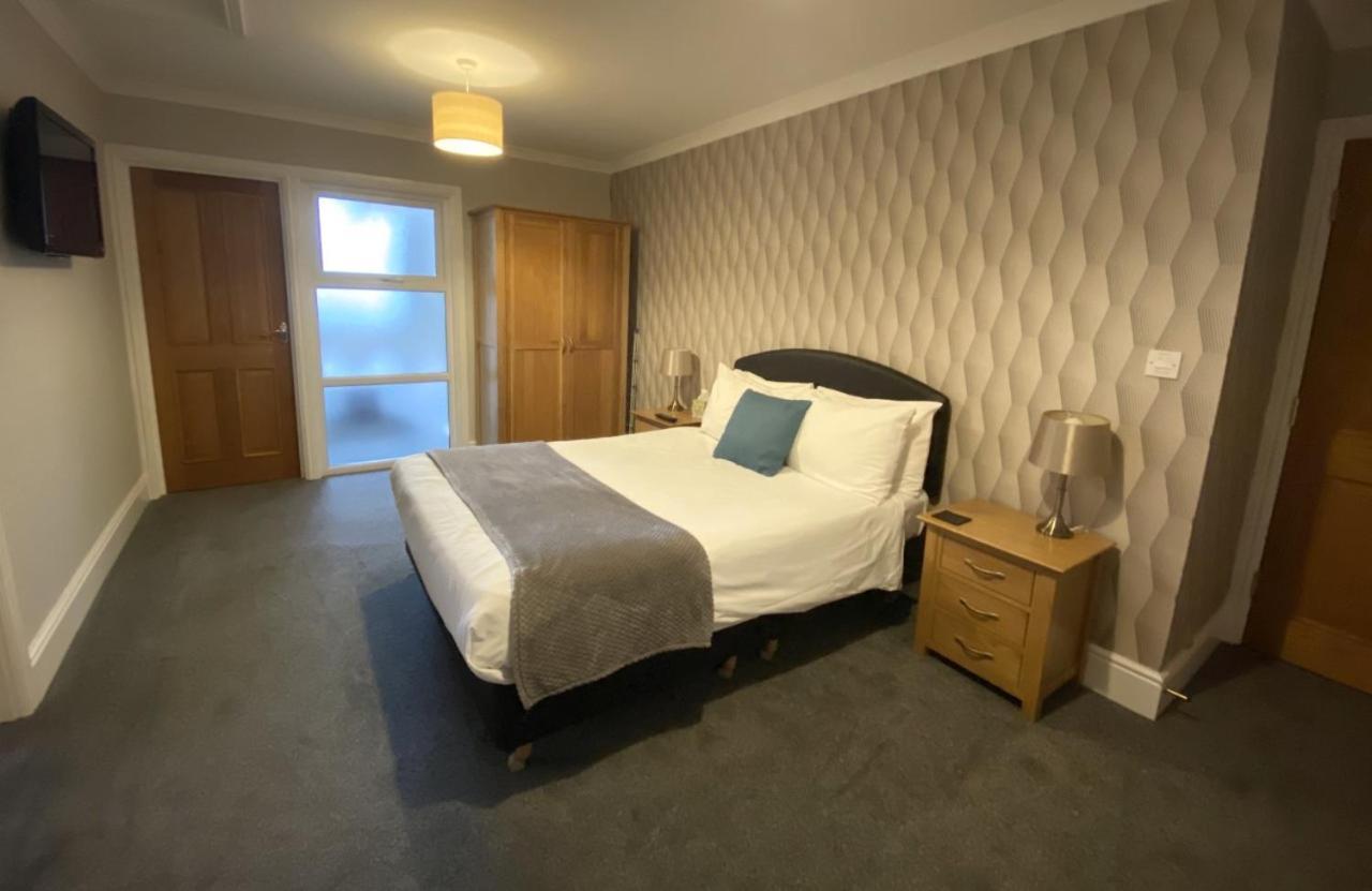 Jeffersons Hotel & Serviced Apartments (Adults Only) Барроу-ин-Фернесс Номер фото